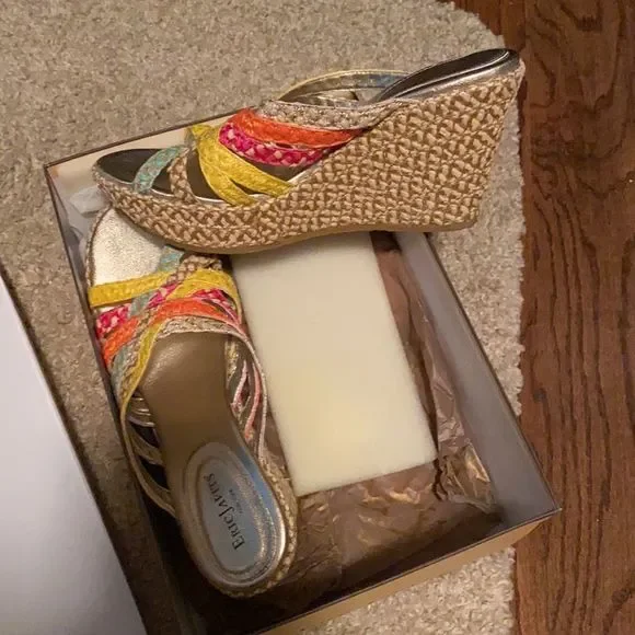 Wedge sandals; NWOT; size 9.5; - Picture 1 of 3